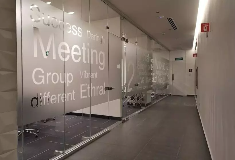 Hotelli Ramada Encore By Wyndham Guadalajara Aeropuerto