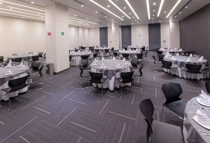 Hotelli Ramada Encore By Wyndham Guadalajara Aeropuerto