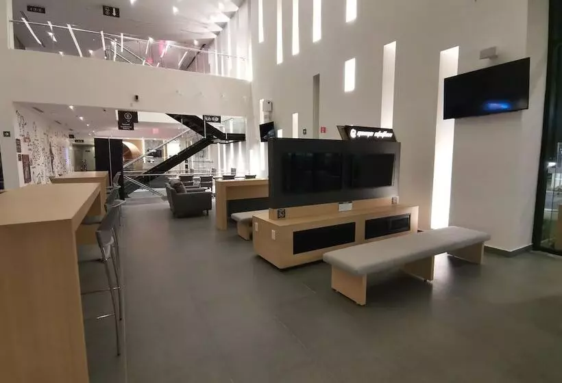 Hotelli Ramada Encore By Wyndham Guadalajara Aeropuerto