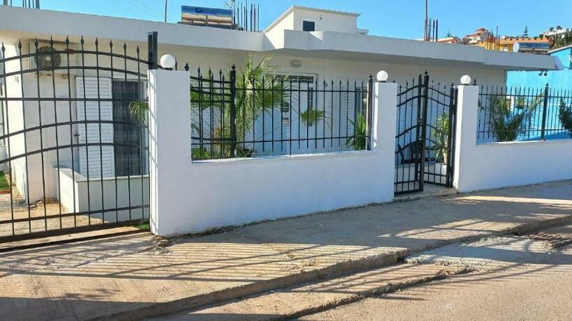 پانسیون Arjan Dyli Guesthouse