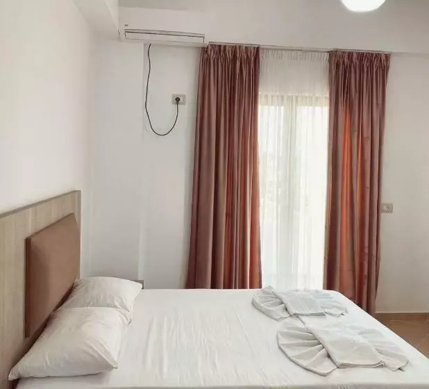 تختخواب و صبحانه Guest House Ksamil