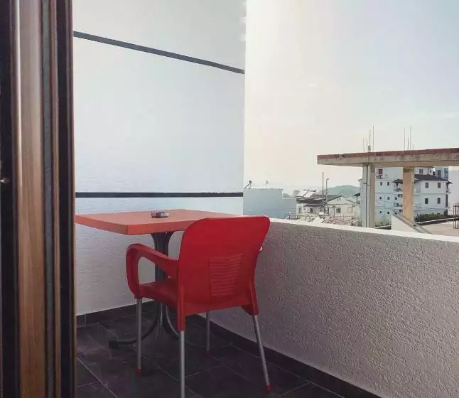 تختخواب و صبحانه Guest House Ksamil