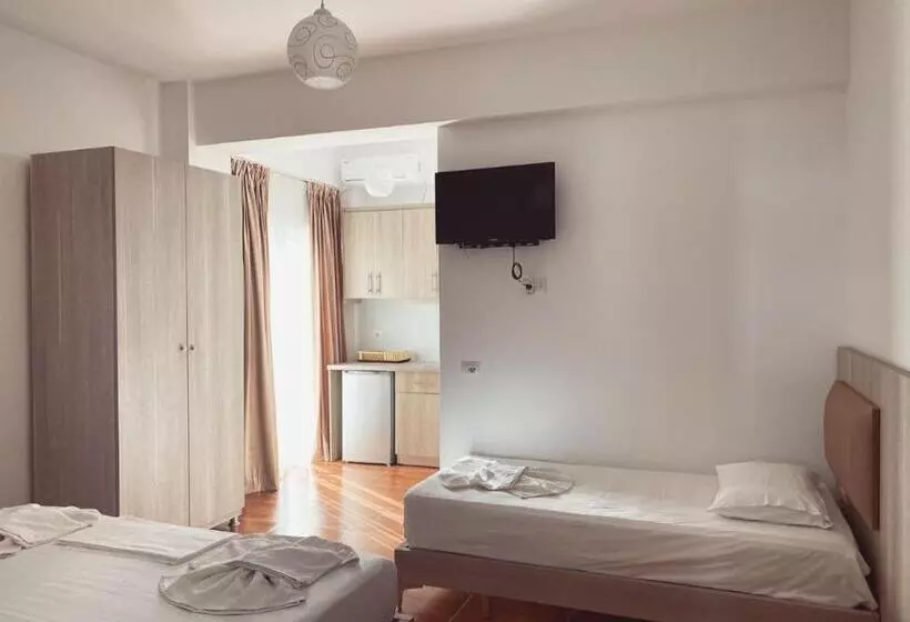 تختخواب و صبحانه Guest House Ksamil