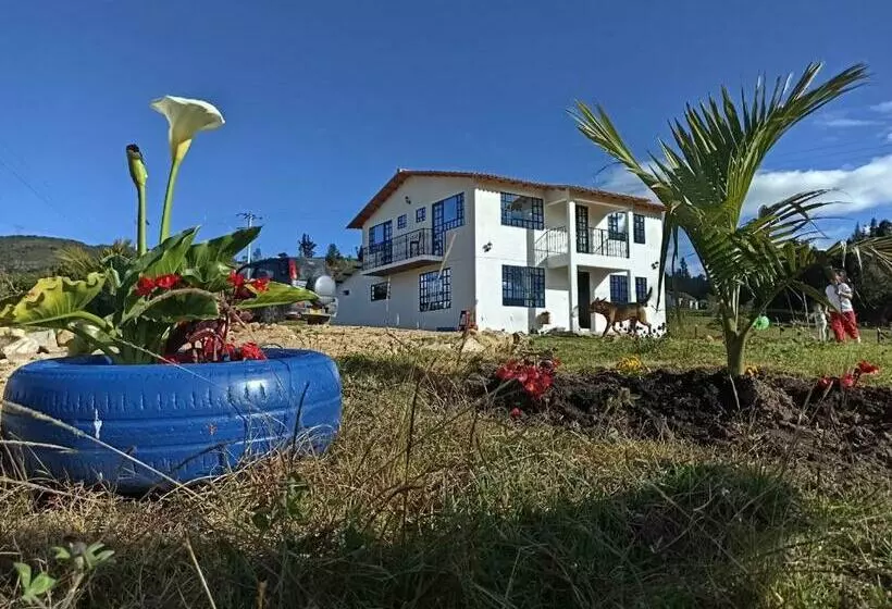 Hotelli Hospedaje Casa Blanca