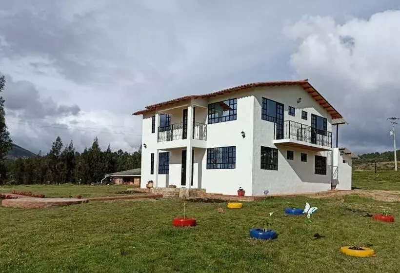 Hotelli Hospedaje Casa Blanca