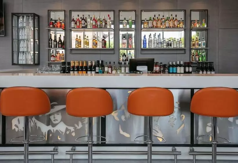 Sadie Best Western Hotel At Luton