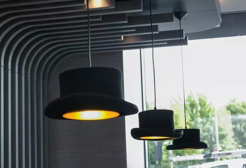 Sadie Best Western Hotel At Luton