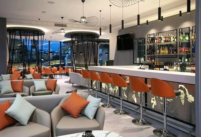 Sadie Best Western Hotel At Luton