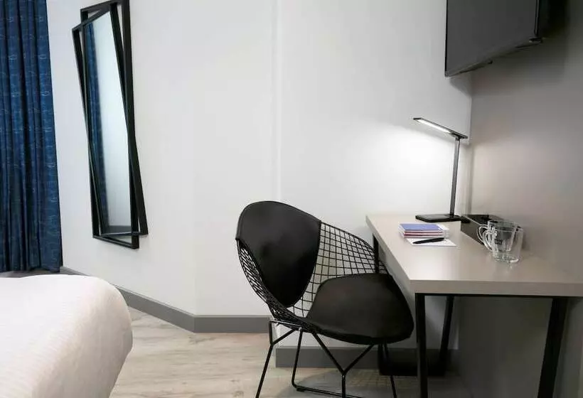 Sadie Best Western Hotel At Luton