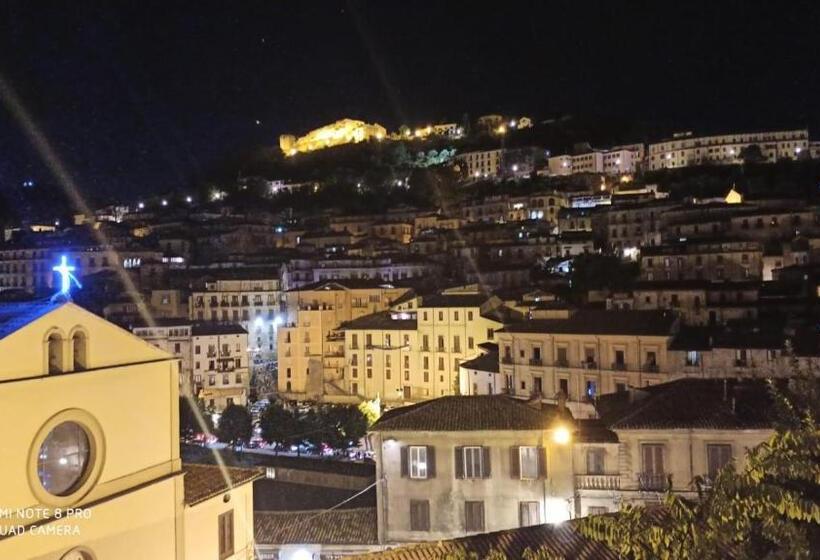 Palazzo Lupinacci Dimora Storica Bed And Breakfast