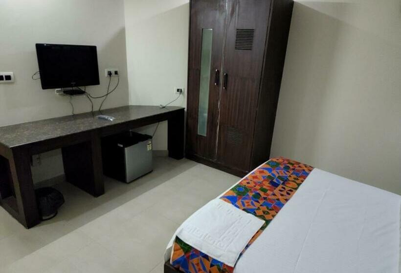 Westernsuites Hotel / Spa