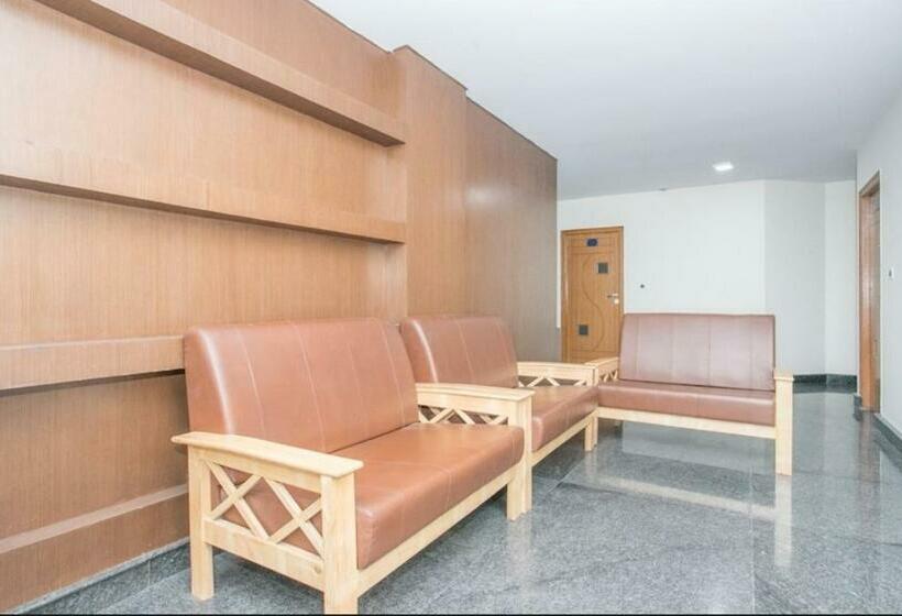 Westernsuites Hotel / Spa