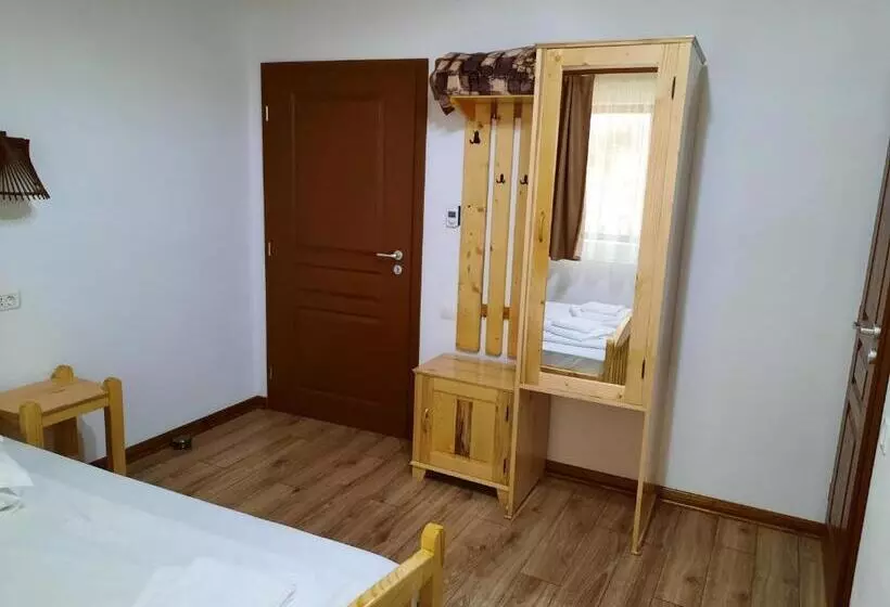 ペンション Izvorul Maleii