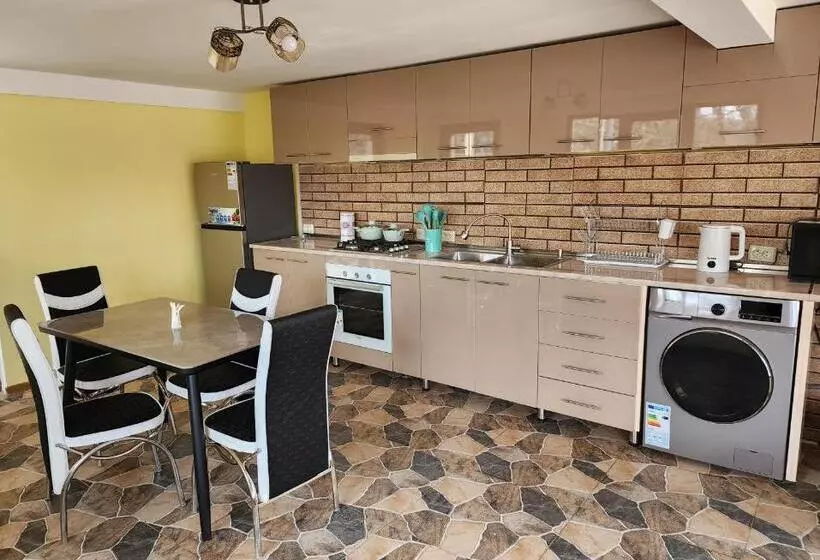 پانسیون Lilia Guesthouse