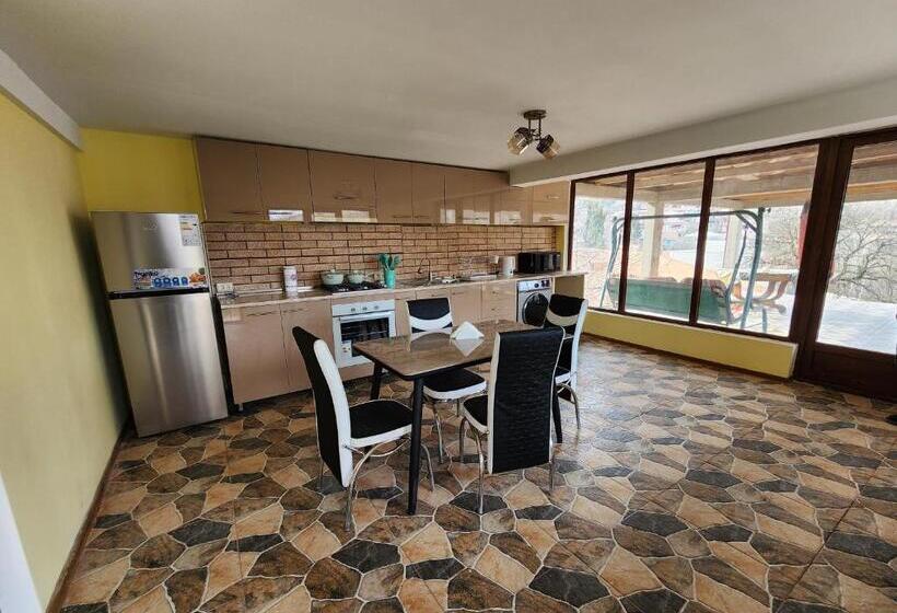 پانسیون Lilia Guesthouse