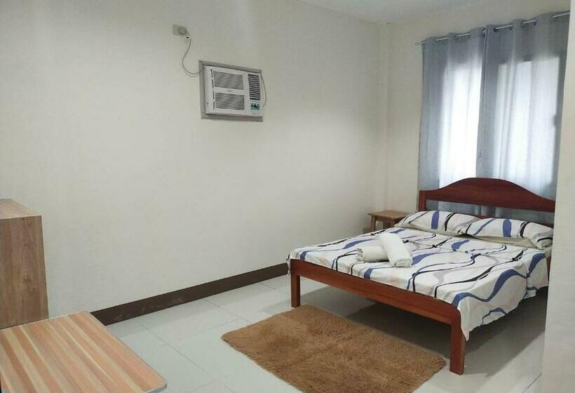 Hostel Junie Pension House