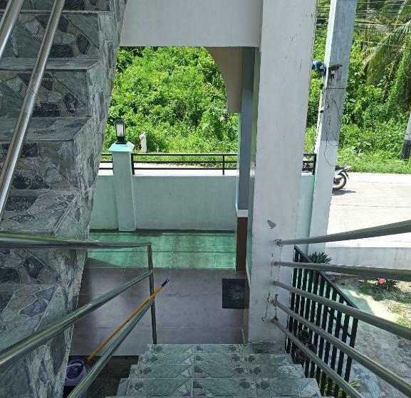 Hostel Junie Pension House