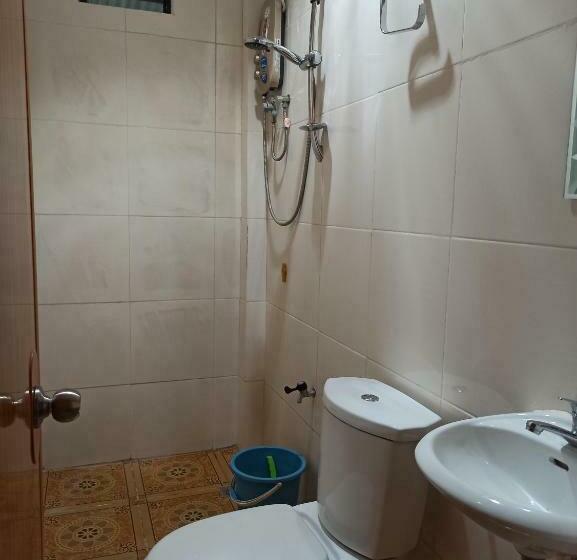 Hostel Junie Pension House