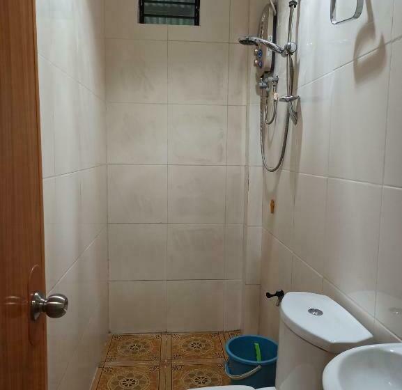 Hostel Junie Pension House