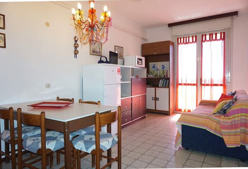 Nice Apartment Next To The Sea