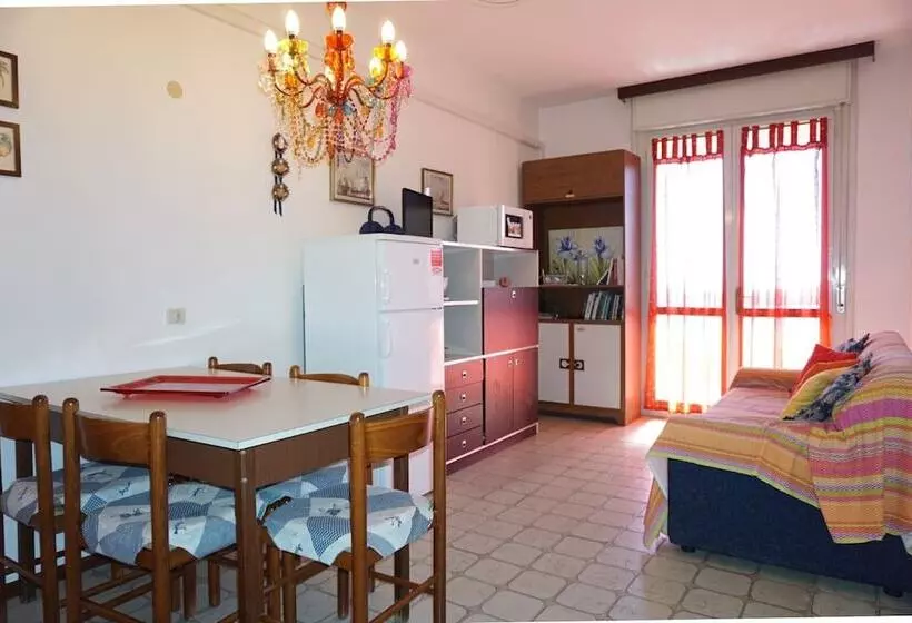 Nice Apartment Next To The Sea