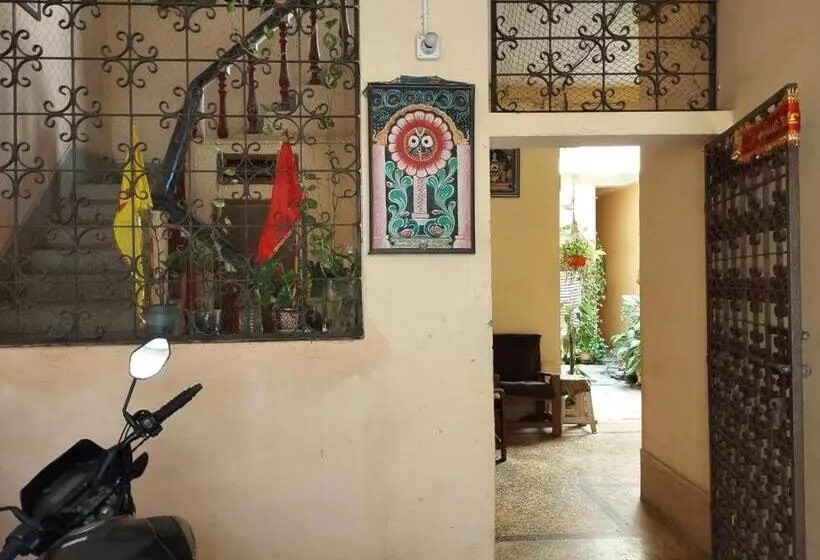 ペンション Divine View   Ac Room For 2 Pax   Swarna Bhavan