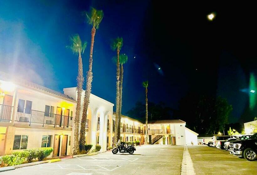 酒店 Casa Blanca Express & Suites Cypress Buena Park   Anaheim Area