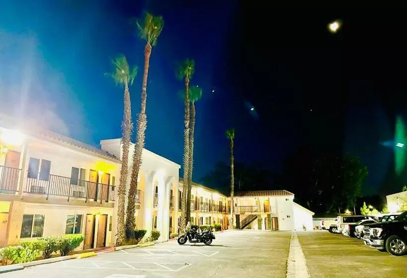 Hotelli Casa Blanca Express & Suites Cypress Buena Park   Anaheim Area