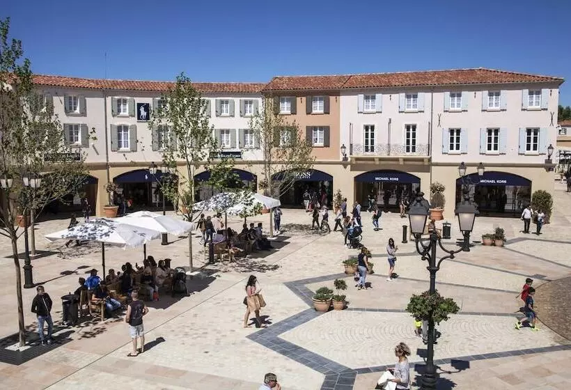 ホテル Golden Tulip Martigues  Provence