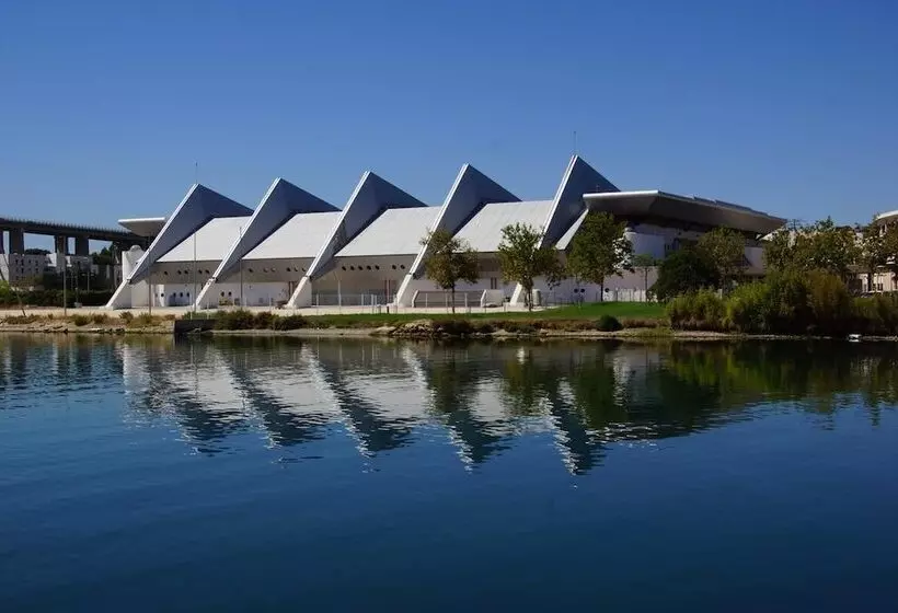 ホテル Golden Tulip Martigues  Provence