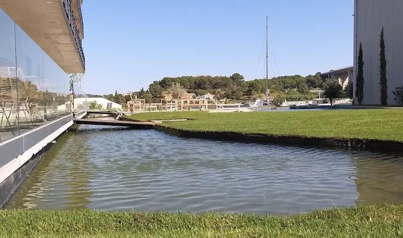 ホテル Golden Tulip Martigues  Provence