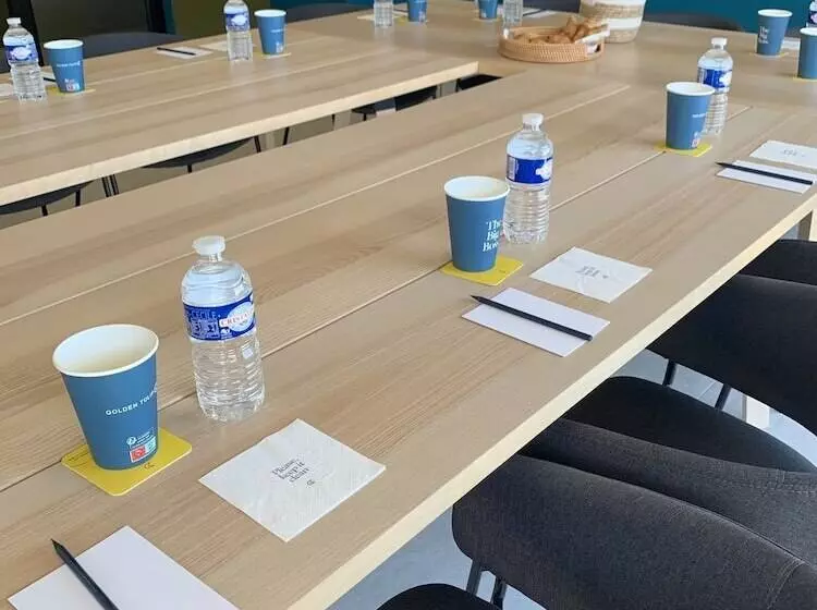 ホテル Golden Tulip Martigues  Provence