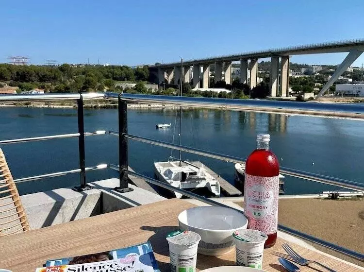 ホテル Golden Tulip Martigues  Provence