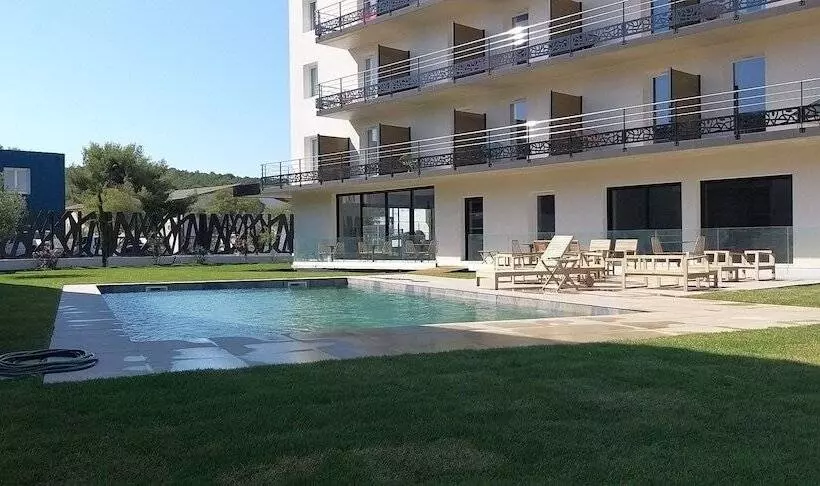 ホテル Golden Tulip Martigues  Provence