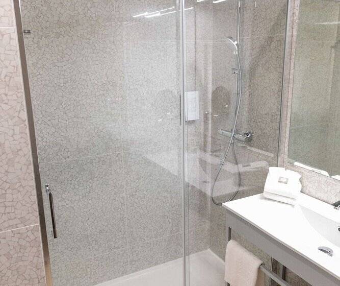 Отель Golden Tulip Martigues Provence