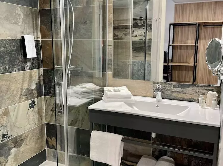 ホテル Golden Tulip Martigues  Provence