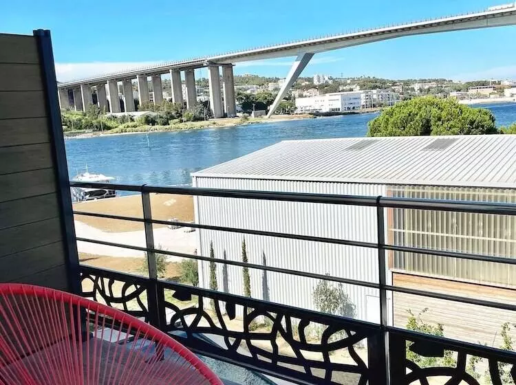 ホテル Golden Tulip Martigues  Provence