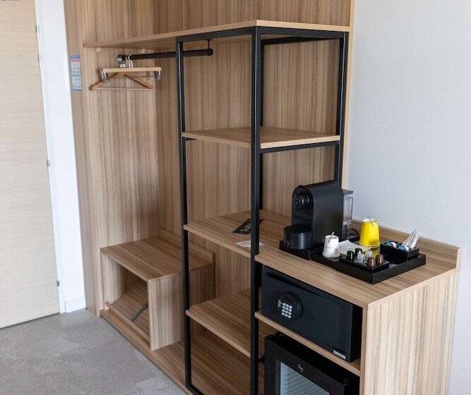 Отель Golden Tulip Martigues Provence