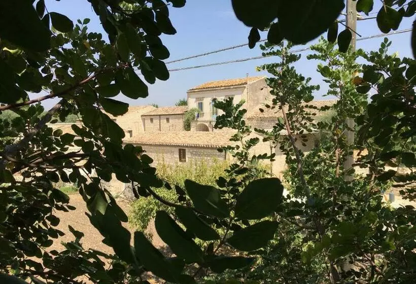 Hotelli Villa Sikè