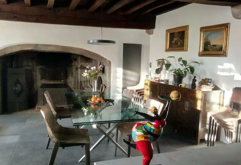 ベッドアンドブレックファースト Maison Du Chevalier Des Huttes   Table Et Chambres D Hôtes
