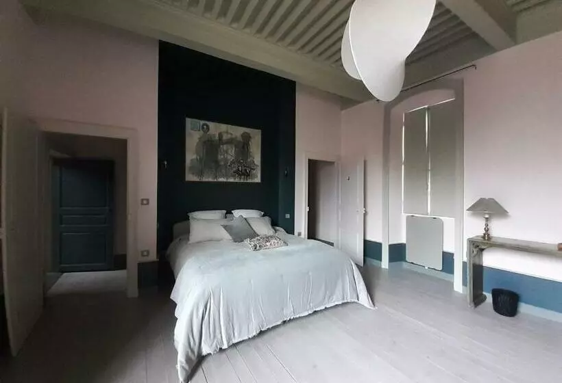 ベッドアンドブレックファースト Maison Du Chevalier Des Huttes   Table Et Chambres D Hôtes
