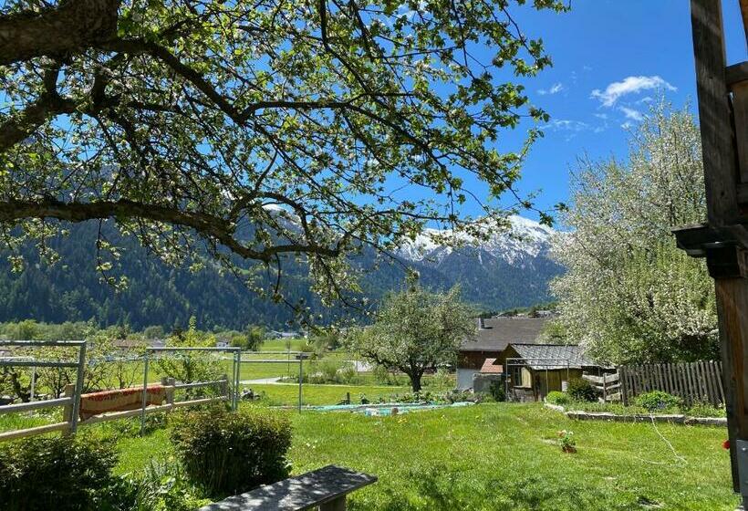 فندق Chasa Chalavaina