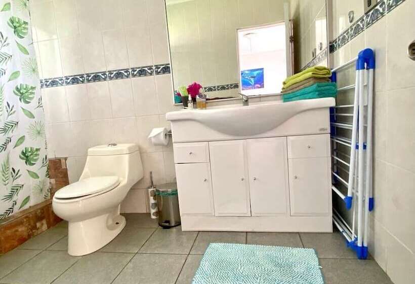 تختخواب و صبحانه Kahina Lodge