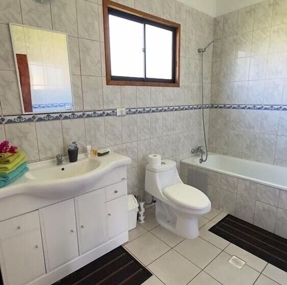 تختخواب و صبحانه Kahina Lodge