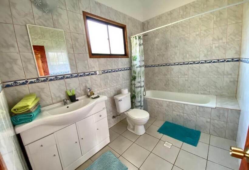 تختخواب و صبحانه Kahina Lodge