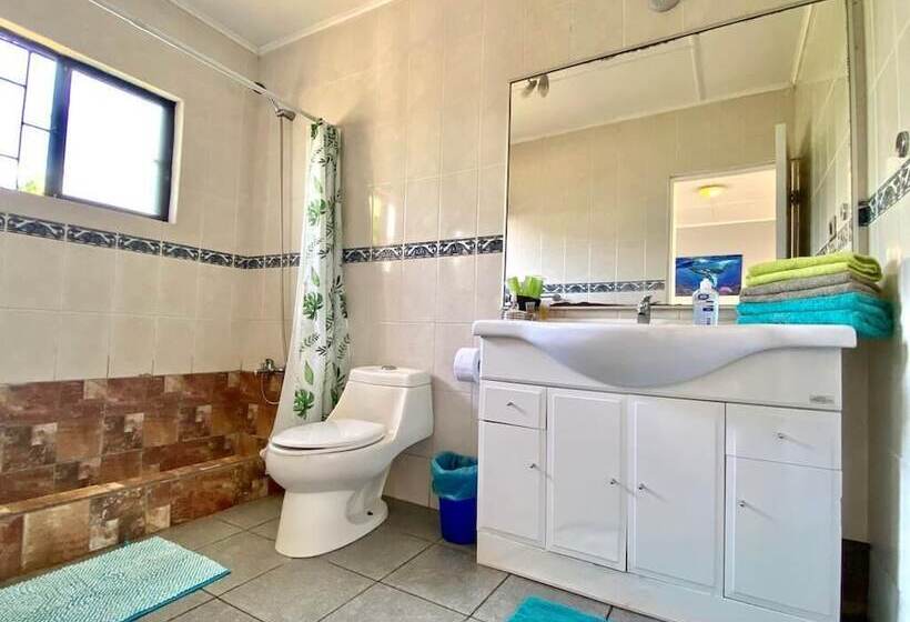 تختخواب و صبحانه Kahina Lodge