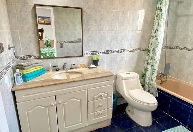 تختخواب و صبحانه Kahina Lodge