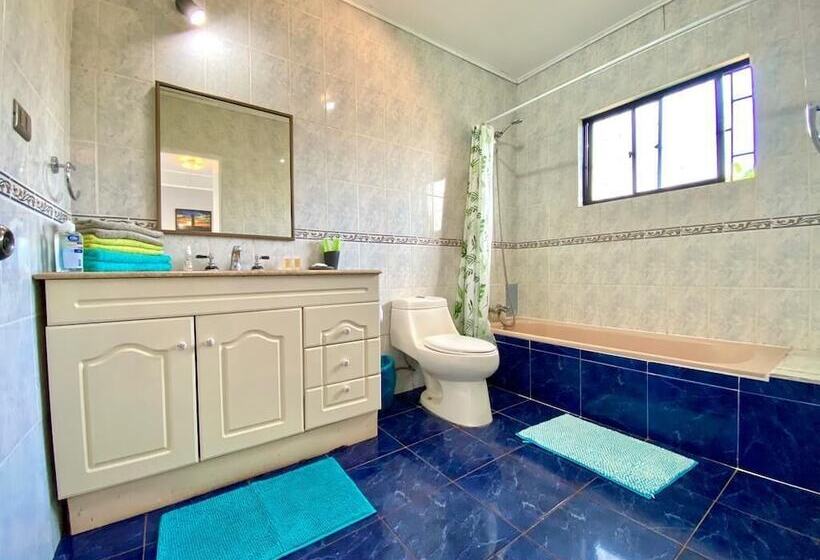 تختخواب و صبحانه Kahina Lodge