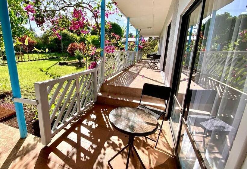 تختخواب و صبحانه Kahina Lodge