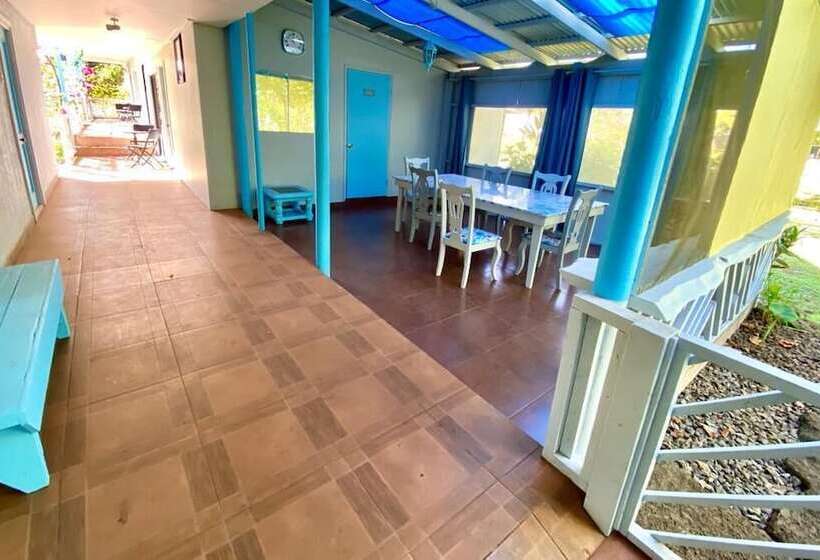 تختخواب و صبحانه Kahina Lodge